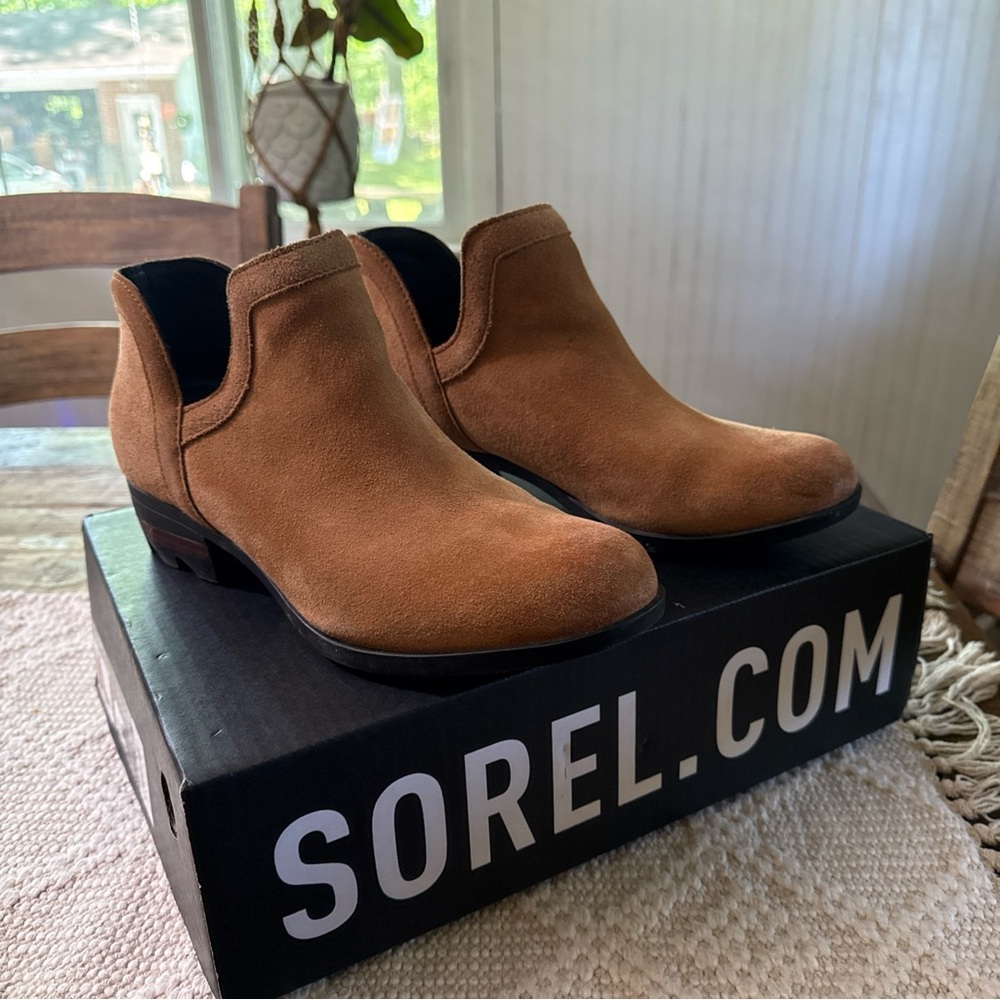 Sorel Lolla Cut Out Suede Ankle Booties Camel Color